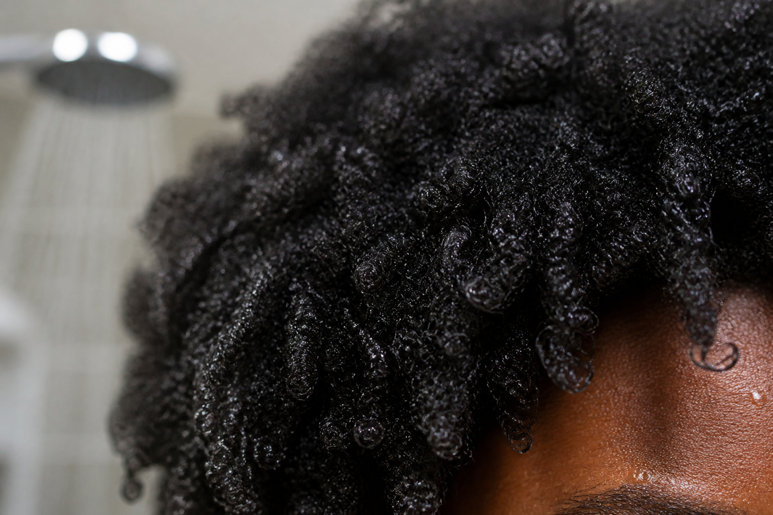 Pourquoi faire pousser vos cheveux crépus demande de la patience